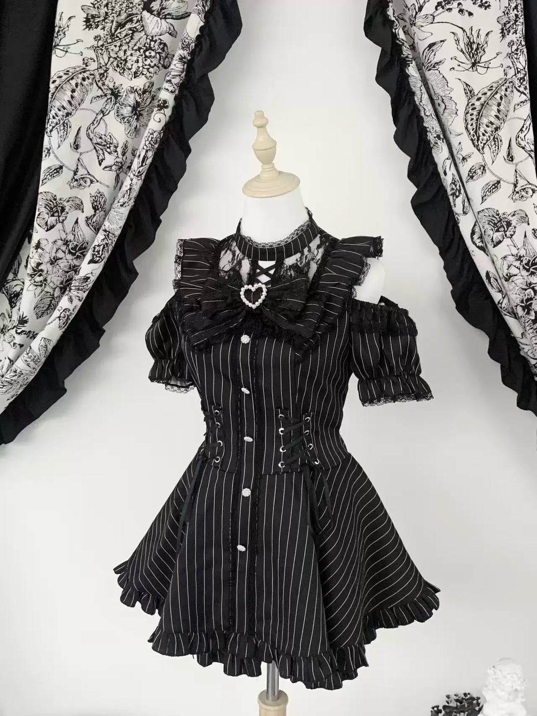 Jirai Kei Pure & Striped Black Dress, Open Shoulder (XL) 44960:831990