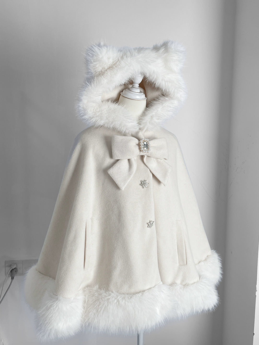 Sleeved Jirai Kei Cape, Cat Ear Hood (White) 44153:802146