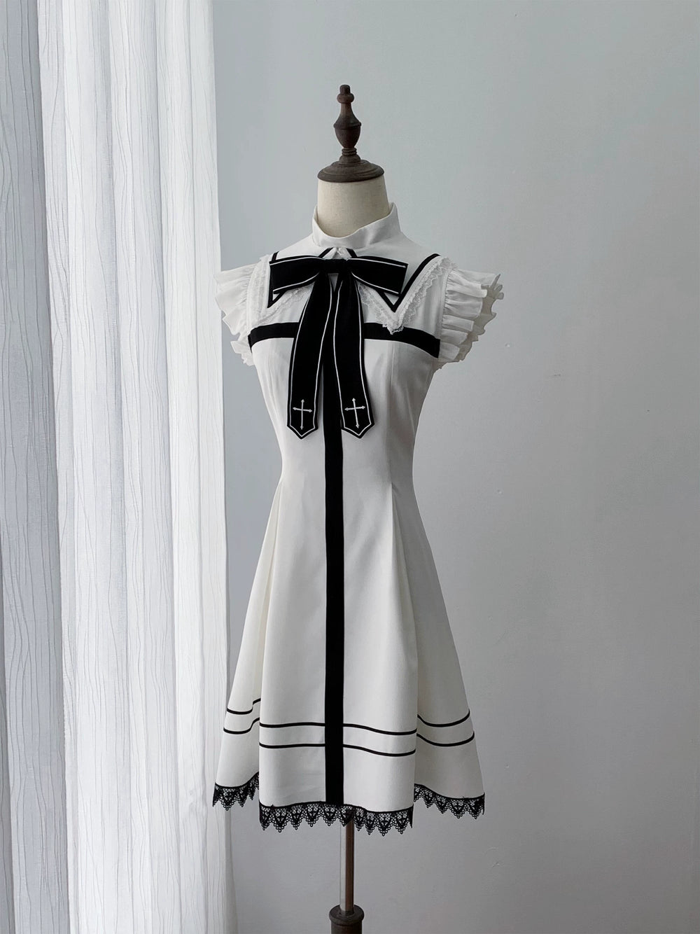 Gothic Dress with Pleated Hem, Detachable Faux Collar (L M S) 45807:865822