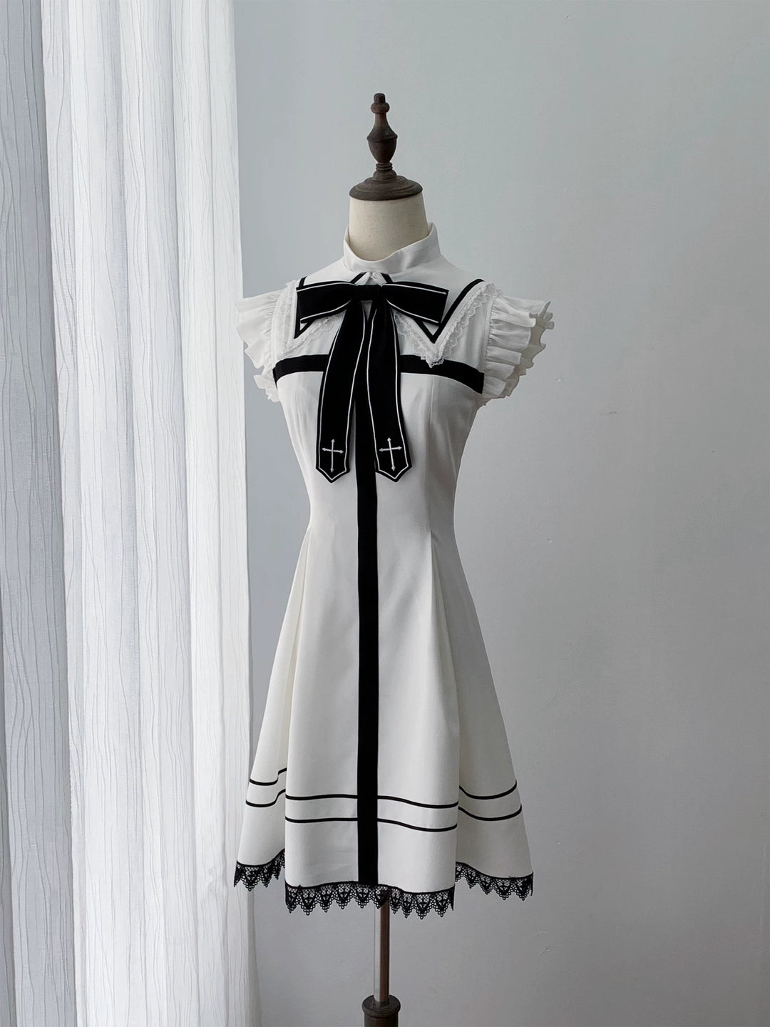 Gothic Dress with Pleated Hem, Detachable Faux Collar (L M S) 45807:865822