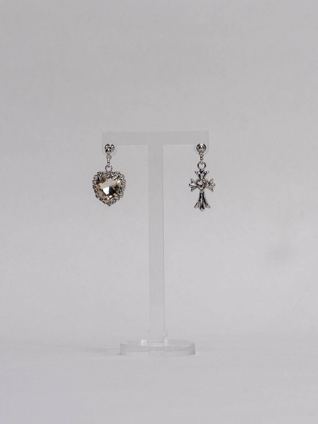 Jirai Kei Asymmetric Heart and Cross Silver Stud Ear Cuff 21554:309252 21554:309252