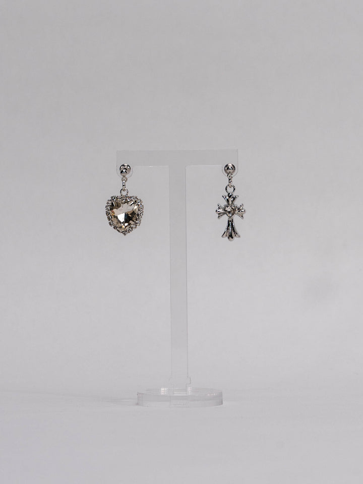 Jirai Kei Asymmetric Heart and Cross Silver Stud Ear Cuff 21554:309252