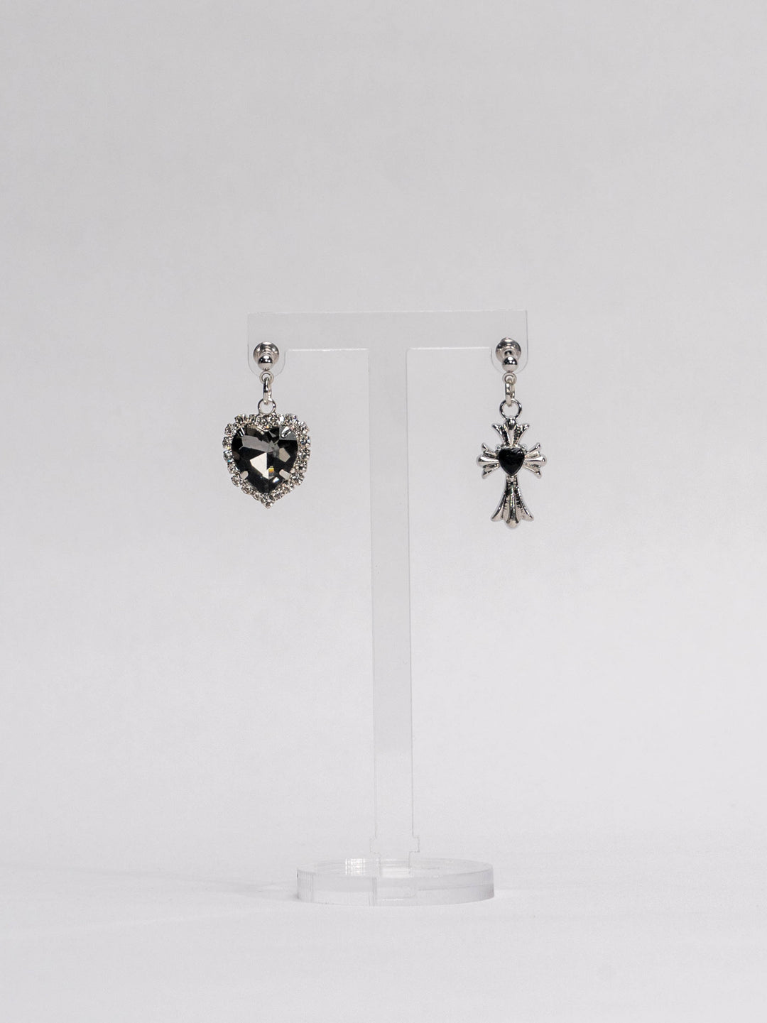 Jirai Kei Asymmetric Heart and Cross Silver Stud Ear Cuff 21554:309244 21554:309244