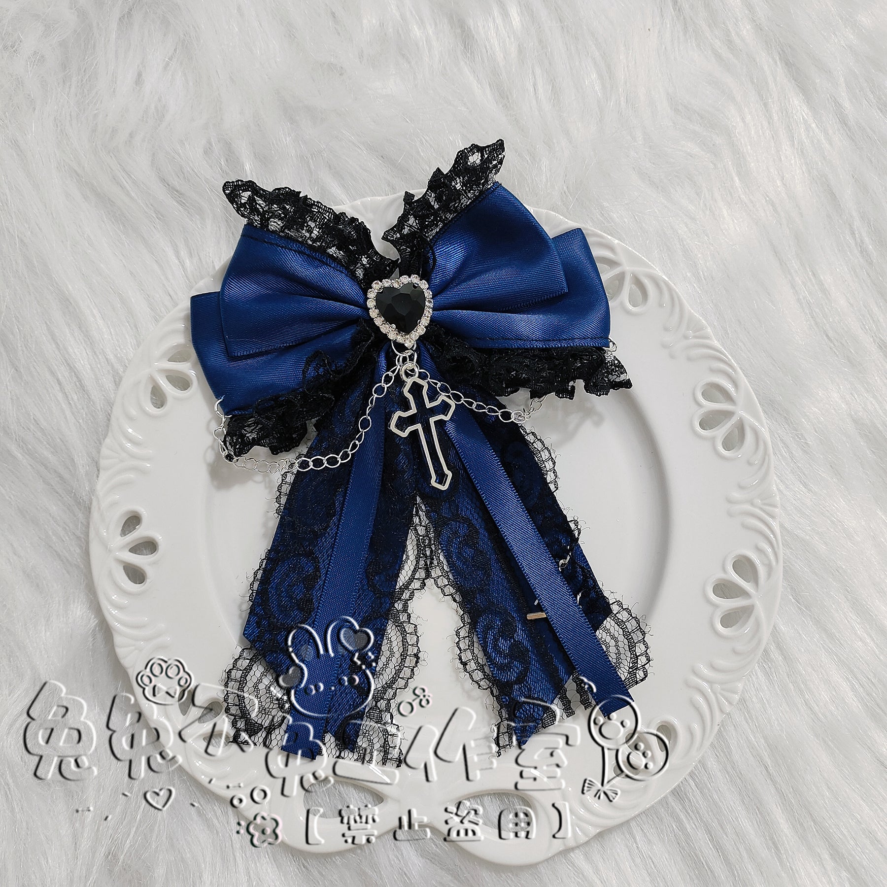 ♡HIRARH Cross Jirai Kei Hair Clip with Heart-shaped Rhinestone – Honey