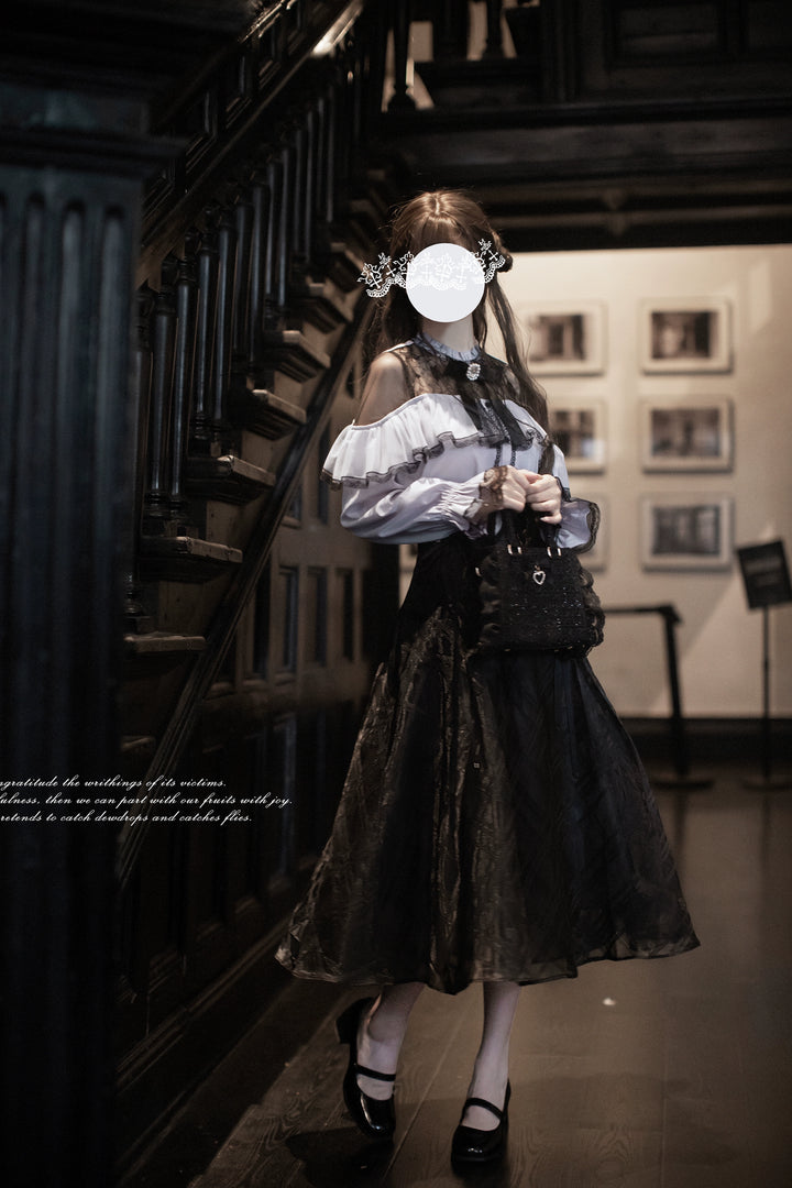 Seiso Kei Lace Blouse and High-Waisted Lace-Up Skirt 43788:785853