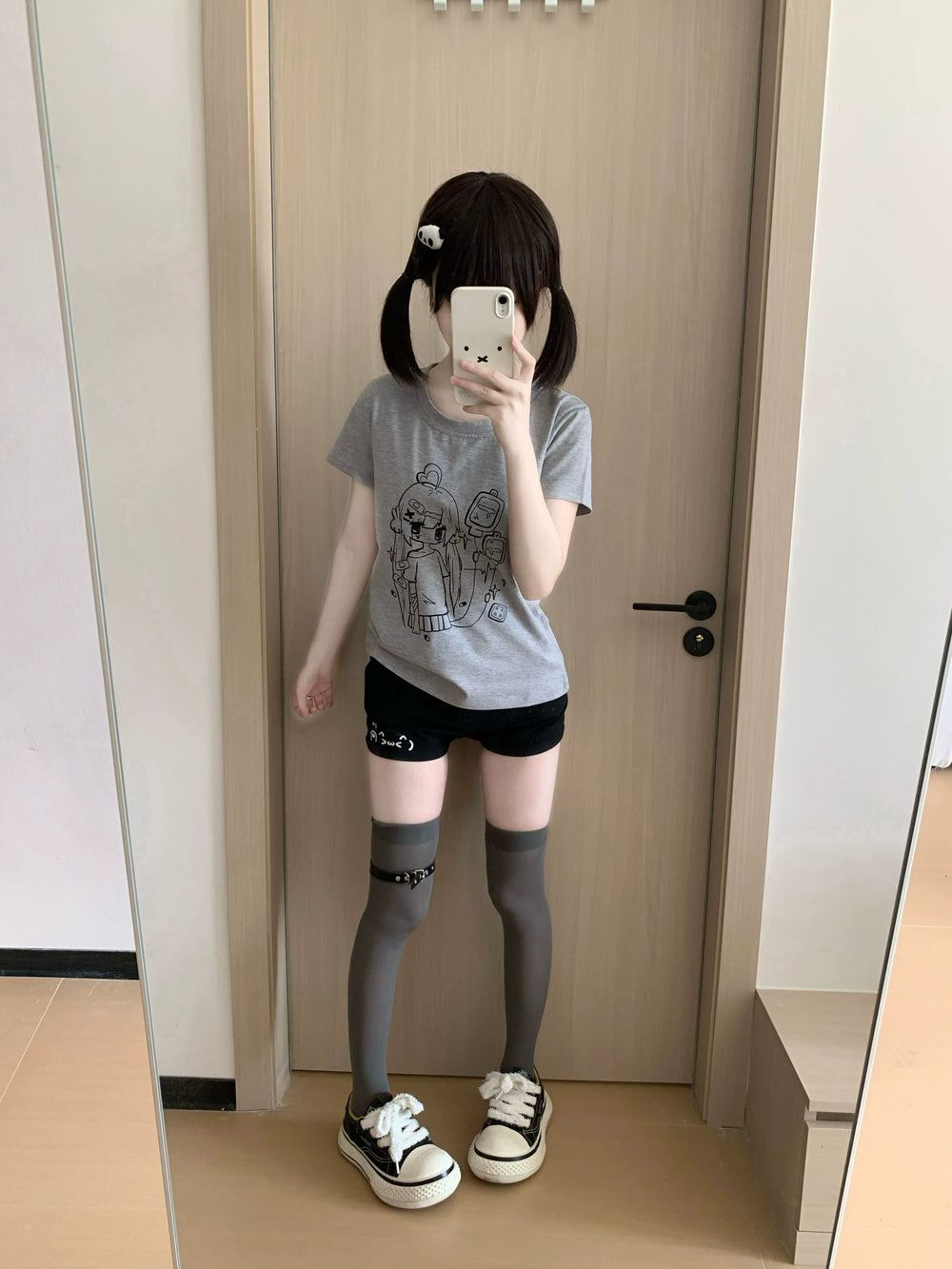 Yami Kawaii Gray T-Shirt With Anime Sick Girl Print 42898:757205