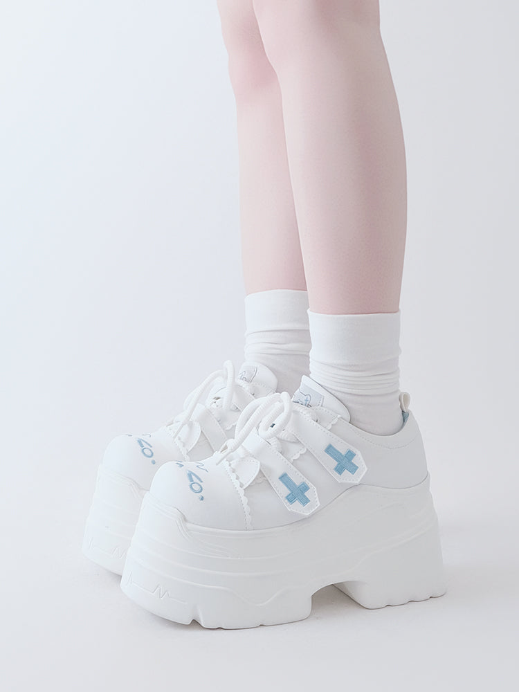 Tenshi Kaiwai Platform Shoes with Embroidered Cat and Cross (White / 35 36 37 38 39 40) 42361:737277