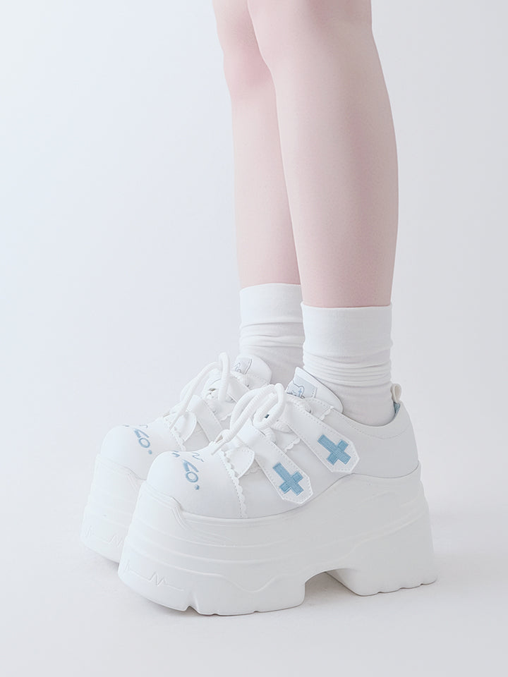 Tenshi Kaiwai Platform Shoes with Embroidered Cat and Cross (White / 35 36 37 38 39 40) 42361:737277