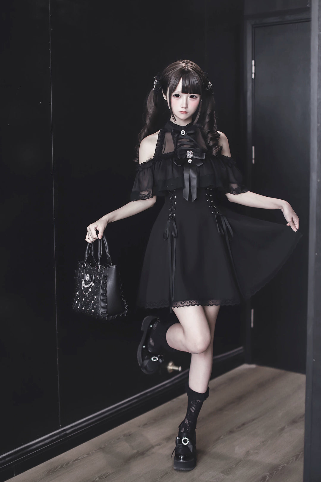 Seiso Kei Open-Shoulder Dress, Lace Details 44745:821875