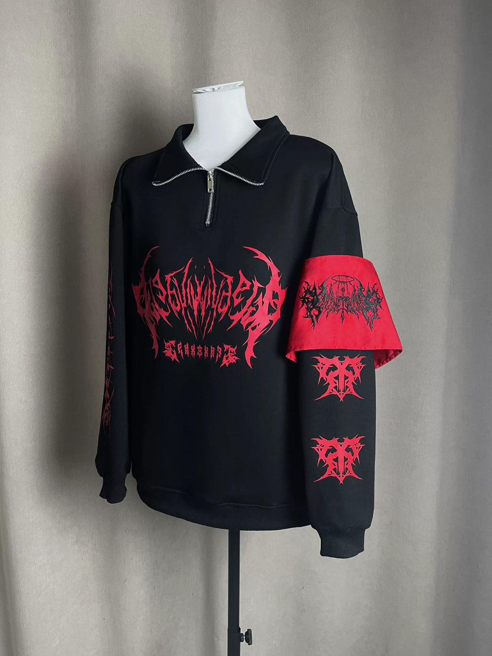 Gothic Printed Sweatshirt, Embroidery Armband (L S) 44220:804104