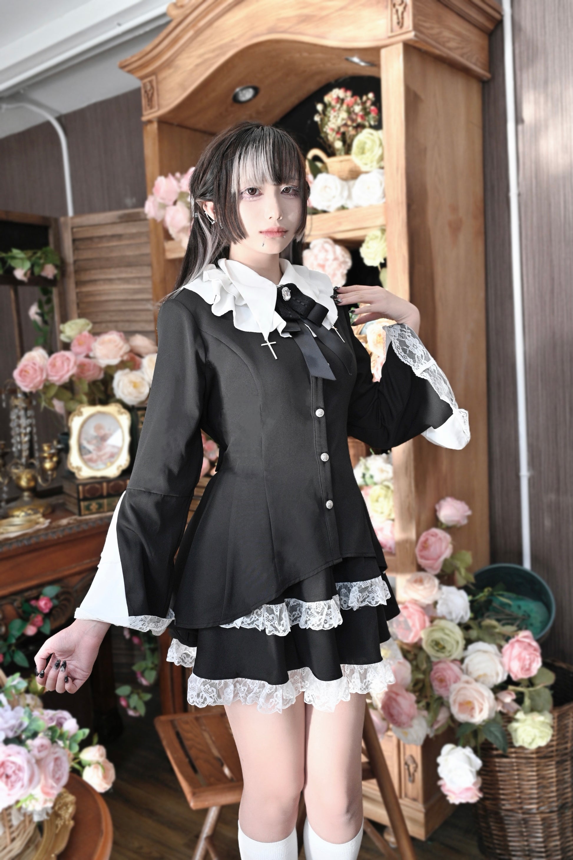 Jirai Kei Set Up Bicolor Shirt Skirt Set Cross Point Collar Lace Blouse (L M S) 33710:443952