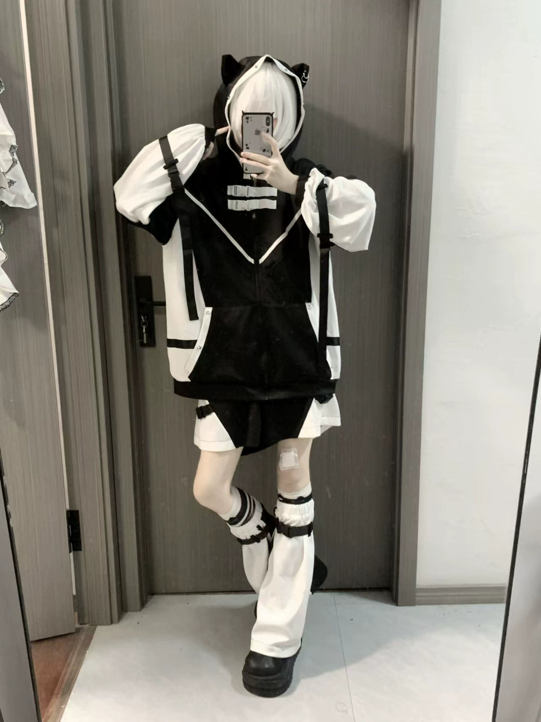 Jirai Kei Outfit Cat Hoodie Black White Coat Shorts Leg Warmer Set (M S) 41330:701402