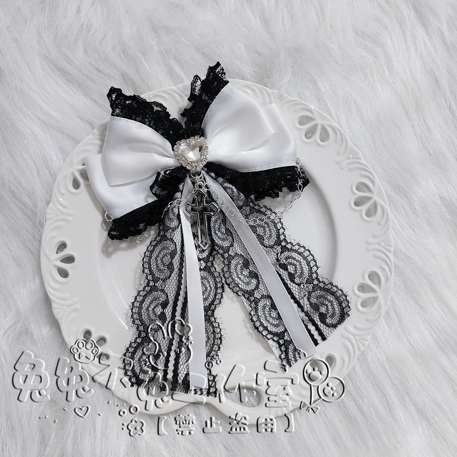 Cross Jirai Kei Hair Clip with Heart-shaped Rhinestone – Honey