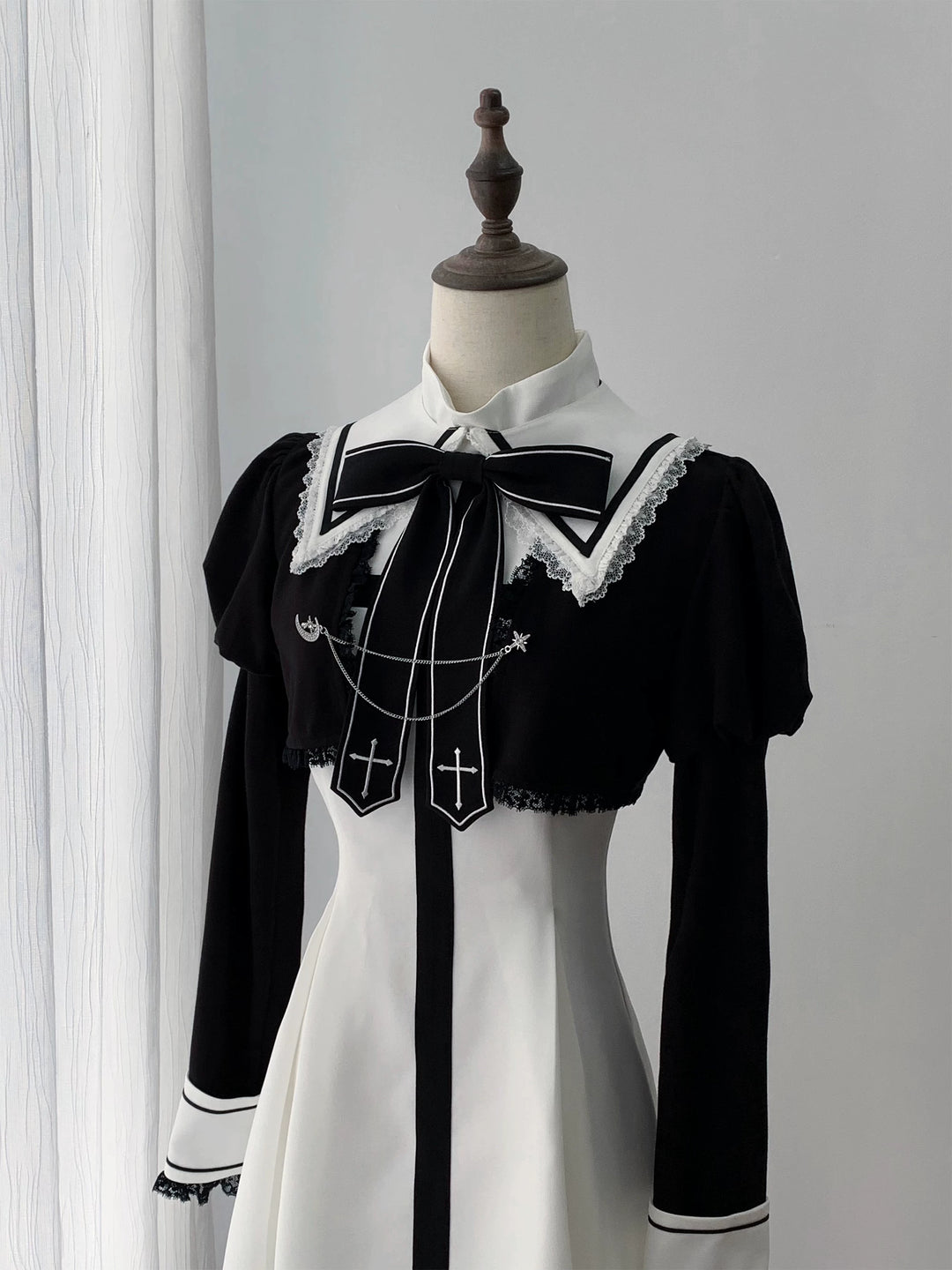 Gothic Dress with Pleated Hem, Detachable Faux Collar (L M S) 45807:865829