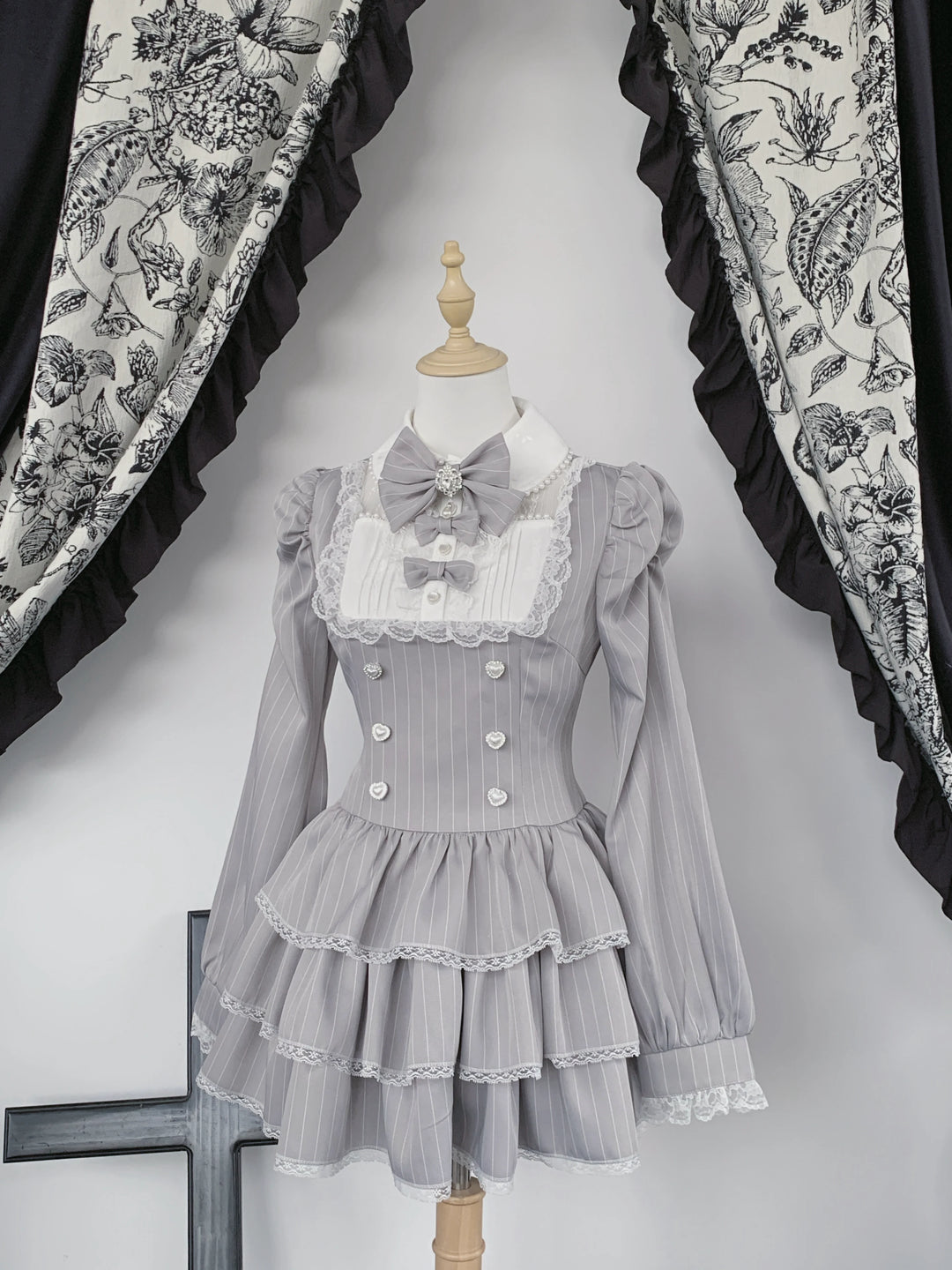 Jirai Kei Striped Lace Neckline Top & Elastic Waist Skort (L M S XL) 45938:871924