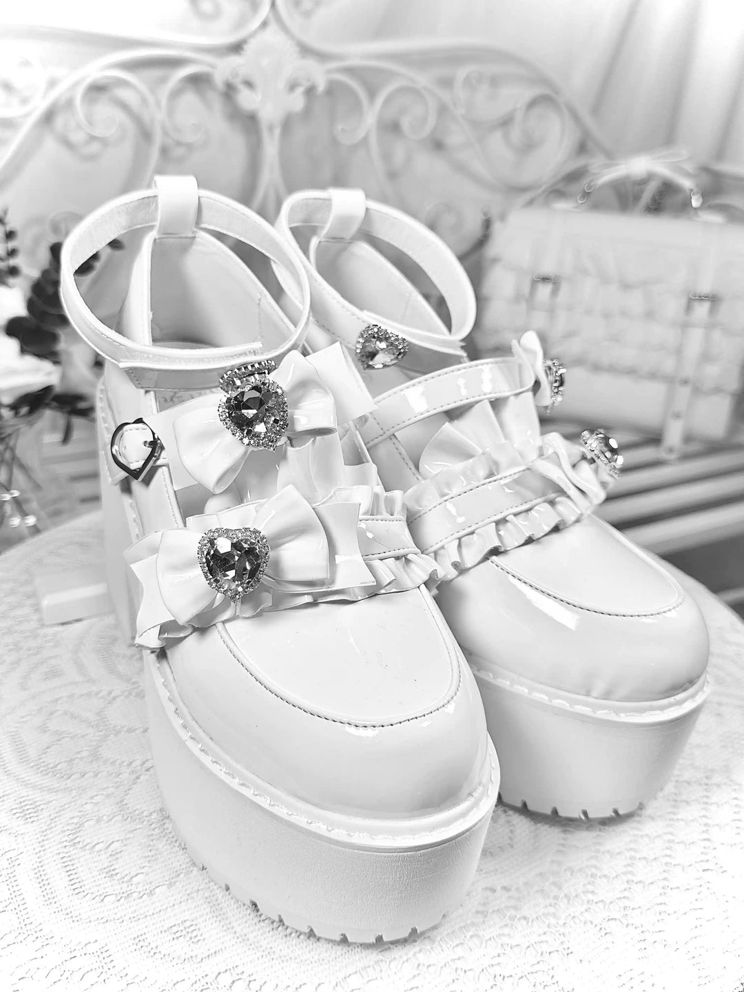 Jirai Kei Platform Shoes with Heart Rhinestone and Ruffle Trim Bow (White / 34 35 36 37 38 39 40 41) 41582:704388