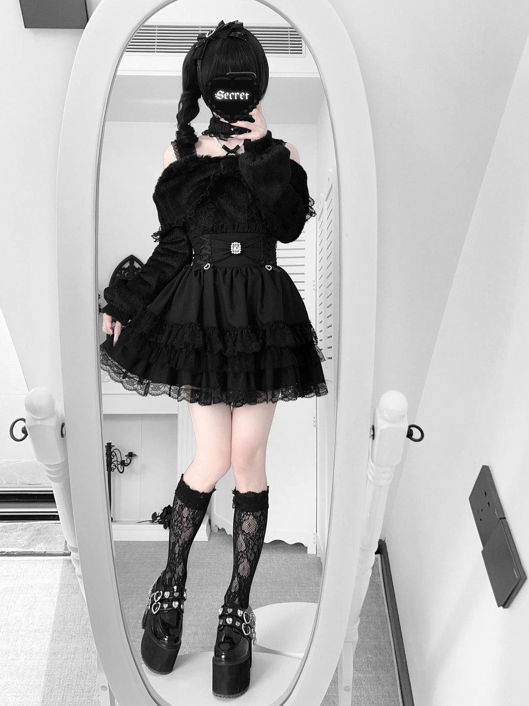 Open-Shoulder Plush Top, Choker with Pearl-Like Chain 44114:801533