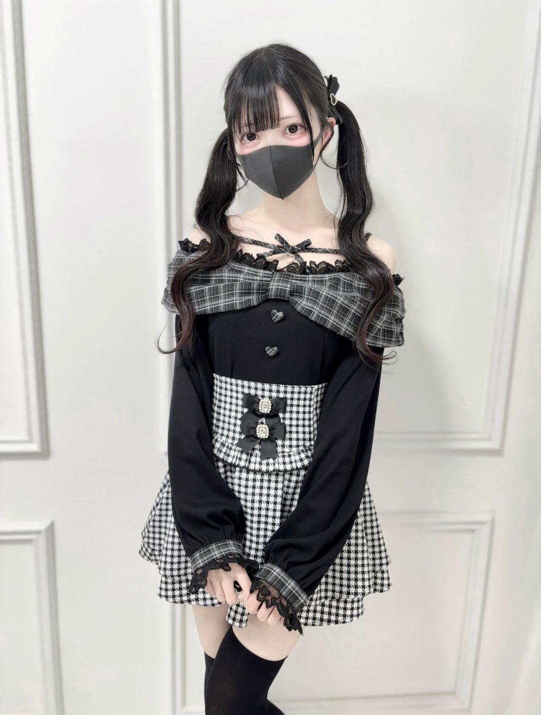 Ryousangata Off-Shoulder T-shirt, Long/Short Sleeve Available (Black / M S) 45265:844906