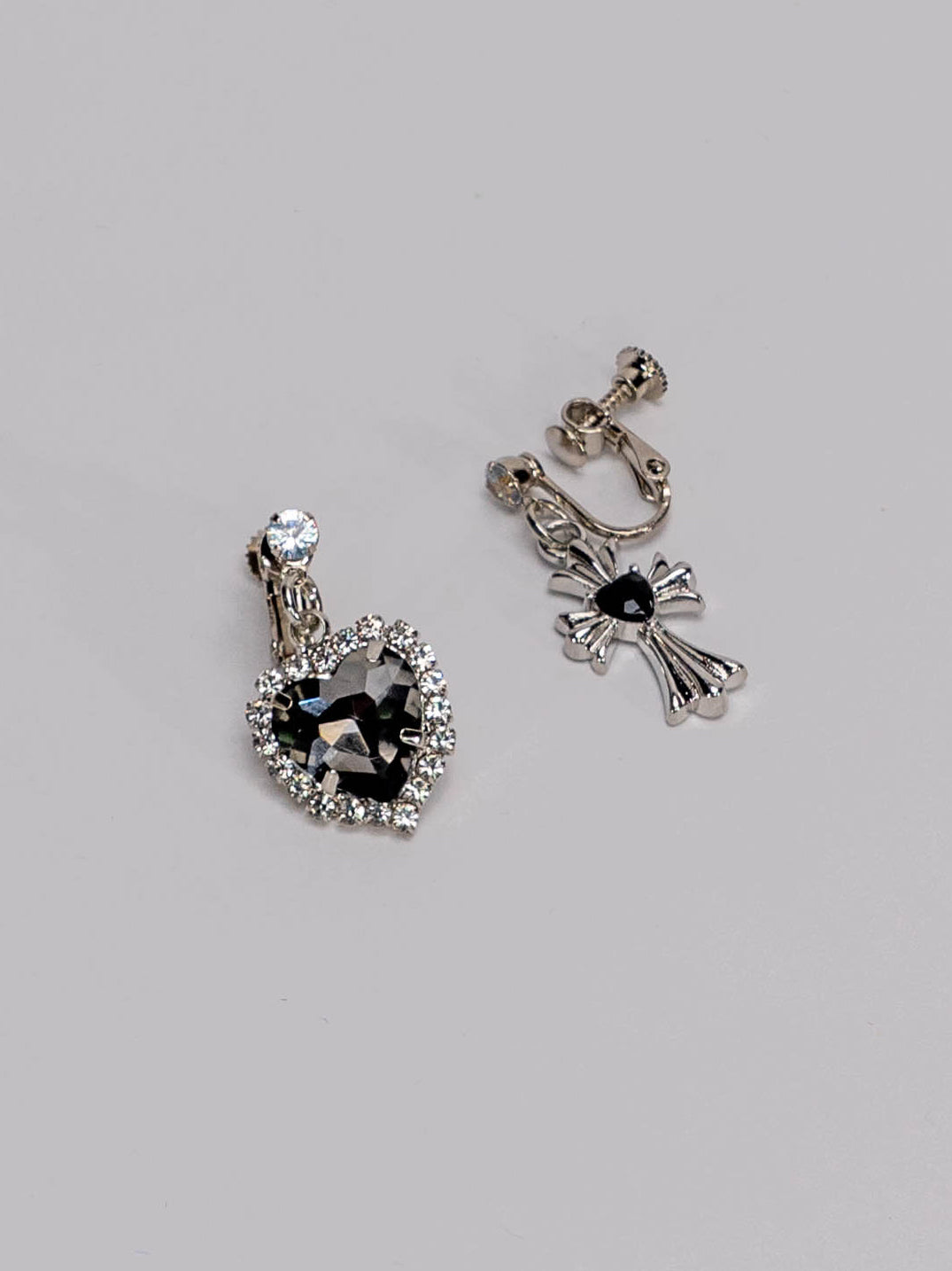 Jirai Kei Asymmetric Heart and Cross Silver Stud Ear Cuff 21554:309250 21554:309250