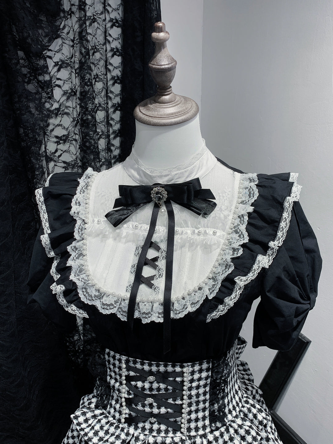 Puff Short-Sleeved Jirai Kei Blouse, Lace Pearl Decor 43616:781824