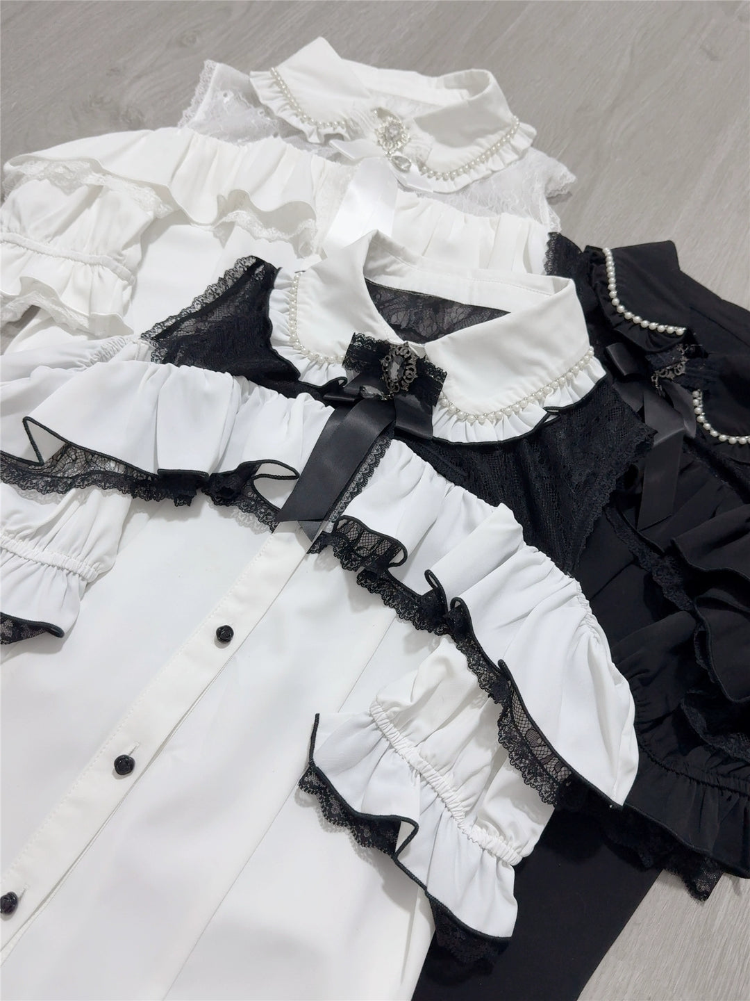Jirai Kei Open Shoulder Lace Blouse, Pearl-Decorated Peter Pan Collar 43328:773842