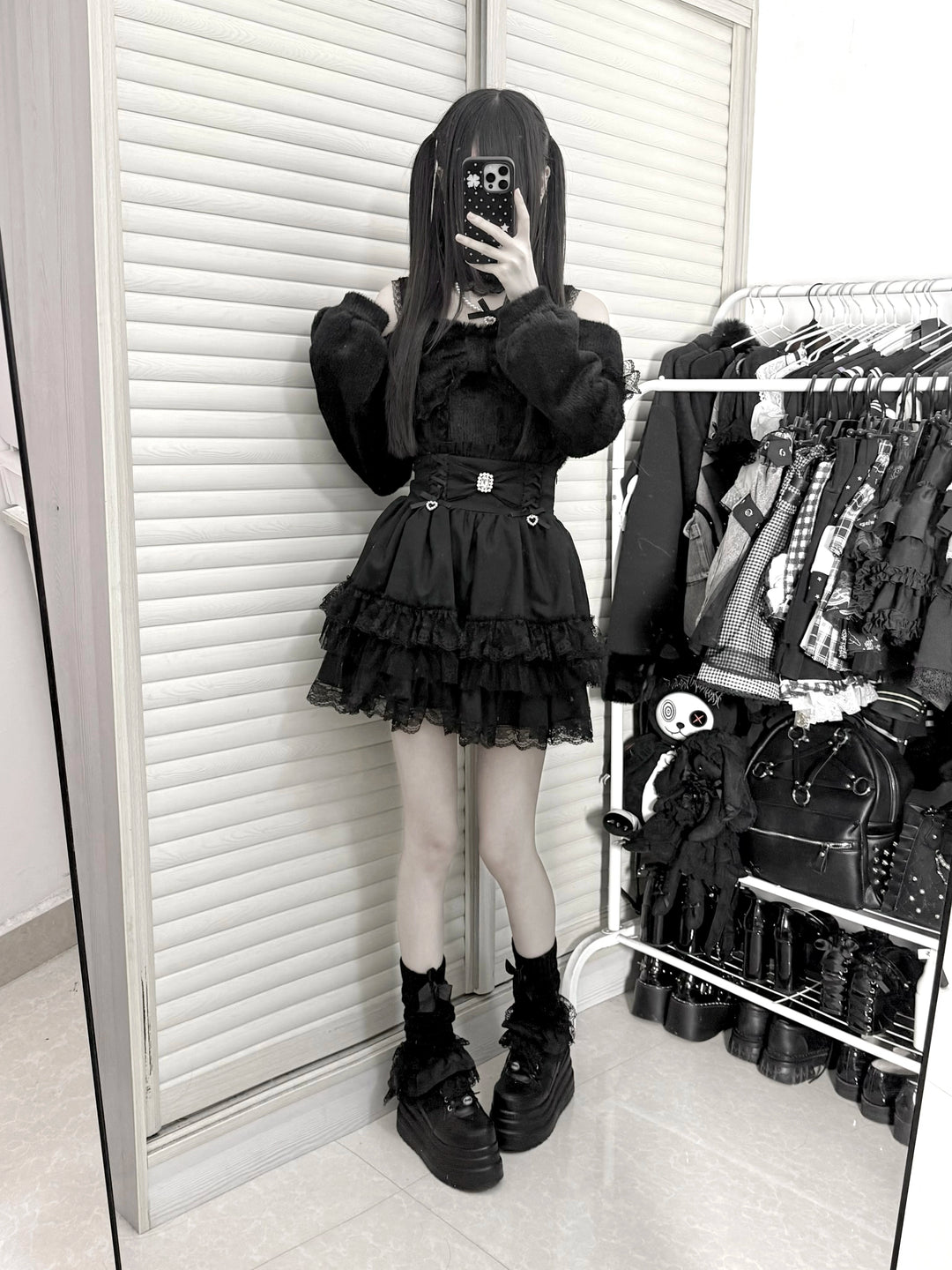 Open-Shoulder Plush Top, Choker with Pearl-Like Chain 44114:801547