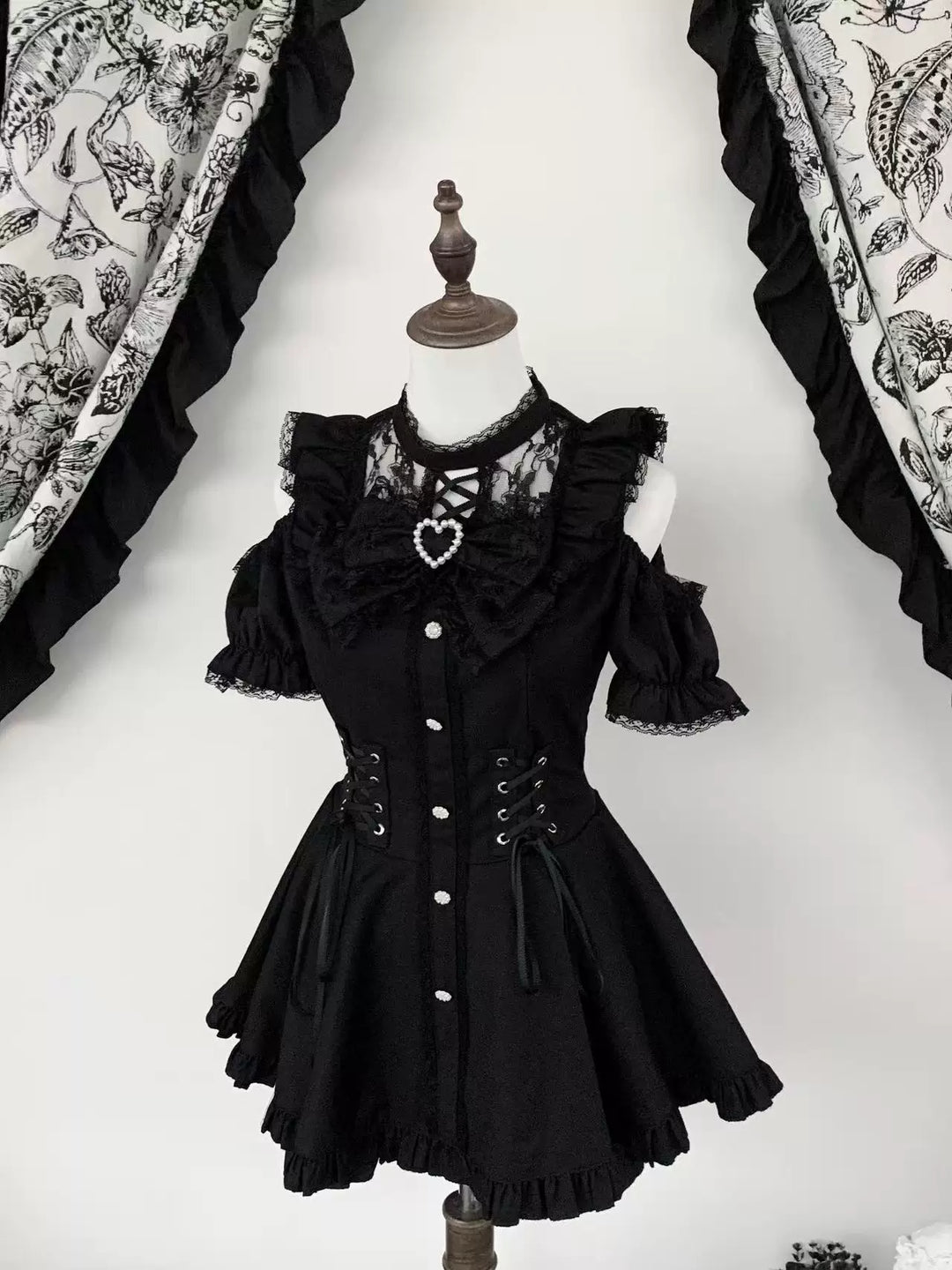 Jirai Kei Pure & Striped Black Dress, Open Shoulder (XL) 44960:831991