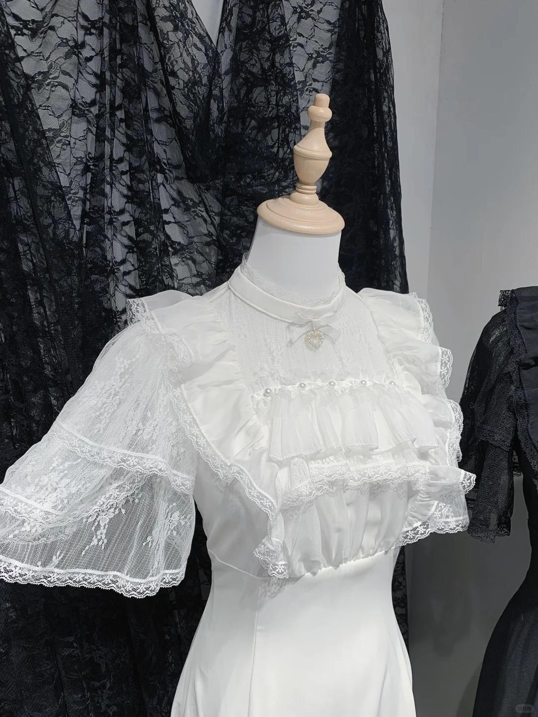 white twirly kyrii dress Long Jirai Kei Dress Slim-fit Dress With Layered Lace And Pearl White Long Dress / S